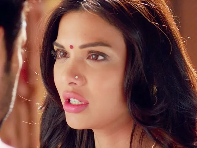 pakistani starlet sara loren denied indian visa pakistani starlet sara loren denied indian visa