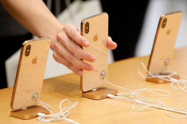 people look at iphones at the world trade center apple store during a black friday sales event in manhattan new york city us november 23 2018 photo reuters people look at iphones at the world trade center apple store during a black friday sales event in manhattan new york city us november 23 2018 photo reuters