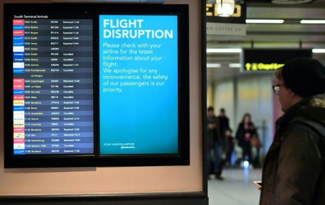 heathrow which handles nearly 214 000 passengers daily closed its northern runway for an hour after witnesses including police officers spotted a drone above the west london airport photo afp heathrow which handles nearly 214 000 passengers daily closed its northern runway for an hour after witnesses including police officers spotted a drone above the west london airport photo afp
