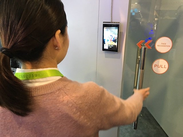 ella yuan of the chinese startup tuya shows how facial recognition can be used in a home security system to allow or deny entry at the consumer electronics show in las vegas on january 9 2019 photo afp