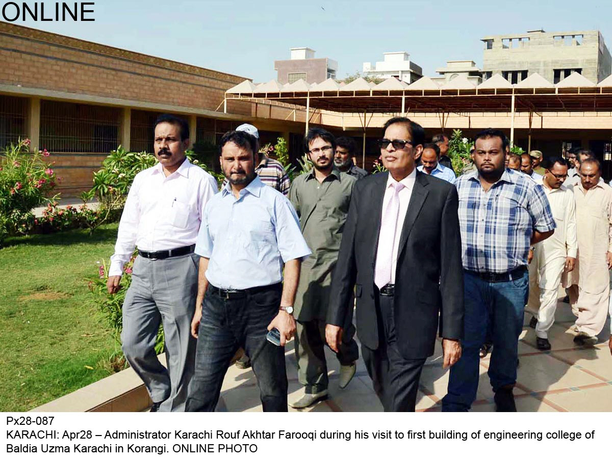 former administrator karachi rauf akhtar farooqui during a visit to the engineering college building of kmc photo online