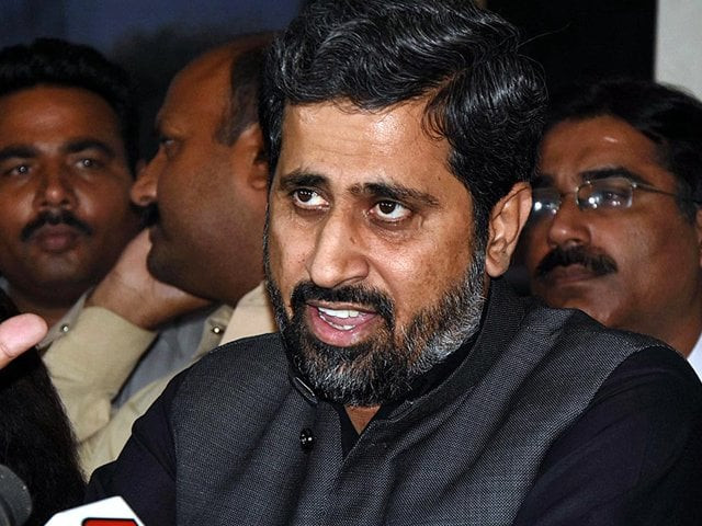 punjab information minister annoyed by a journalist s question on pti govt s performance photo file punjab information minister annoyed by a journalist s question on pti govt s performance photo file