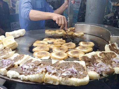 sale of unhygienic food goes unchecked on the streets of the capital sale of unhygienic food goes unchecked on the streets of the capital