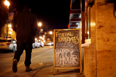 us government shutdown breaks record with no end in sight us government shutdown breaks record with no end in sight