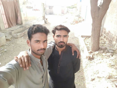 selfies with stolen phone land criminals behind bars in karachi