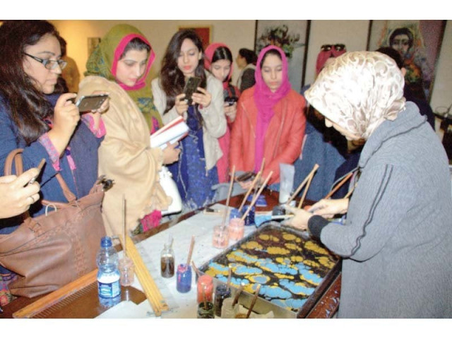 turkish ebru art expert nihal tuve conducts workshop at pnca photo express turkish ebru art expert nihal tuve conducts workshop at pnca photo express