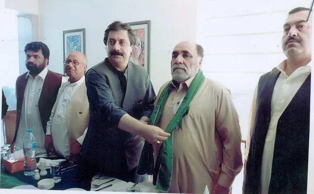 dr anwar jan kakar along with his followers joins balochistan awami party photo express dr anwar jan kakar along with his followers joins balochistan awami party photo express