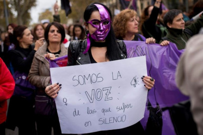 spanish feminists rally against far right sexist party spanish feminists rally against far right sexist party