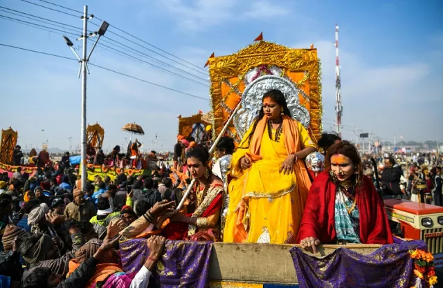 tuesday was the first time that members of india 039 s estimated two million strong transgender community have been allowed to wade in the water at india 039 s kumbh mela festival photo afp tuesday was the first time that members of india 039 s estimated two million strong transgender community have been allowed to wade in the water at india 039 s kumbh mela festival photo afp