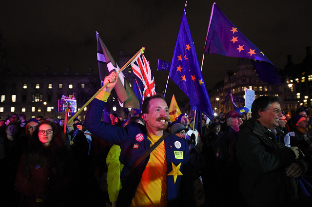 an anti brexit supporter reacts in parliament square in central london on january 15 2019 as mps vote on the government 039 s brexit deal photo afp