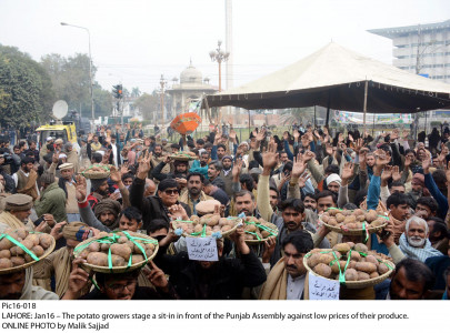 farmers continue protests on mall road farmers continue protests on mall road