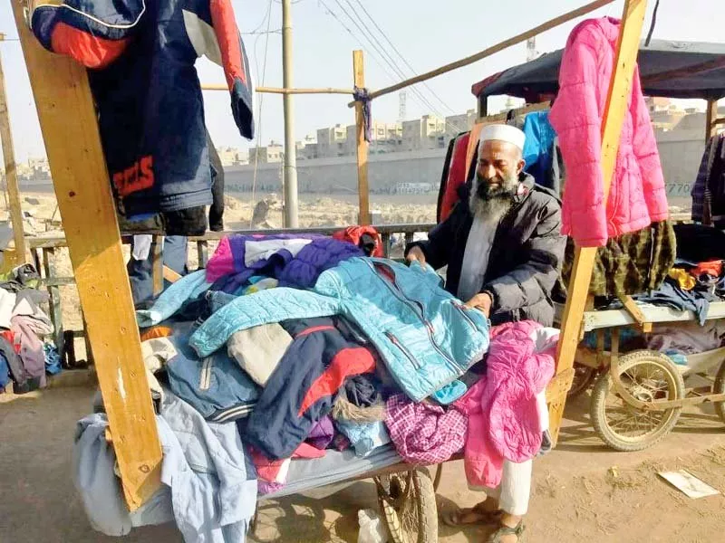 a displaced vendor of lighthouse takes a make shift stall to roads and intersections photo express a displaced vendor of lighthouse takes a make shift stall to roads and intersections photo express