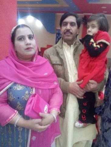 muhammad khalil his wife nabeela and 13 year old daughter areeba photo courtesy twitter zubairnadeem4