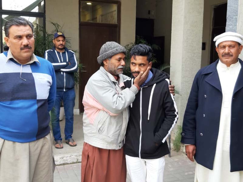 10yearschallenge pindi police reunite lost son with father after a decade
