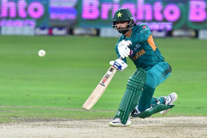 hafeez hails pakistan s confident run chase