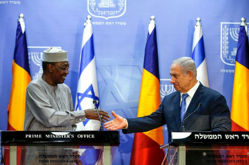 israeli prime minister benjamin netanyahu r shakes hands with chadian president idriss deby itno at a joint statements in jerusalem photo afp