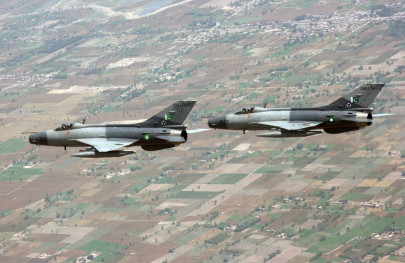 paf aircraft crashes in mastung