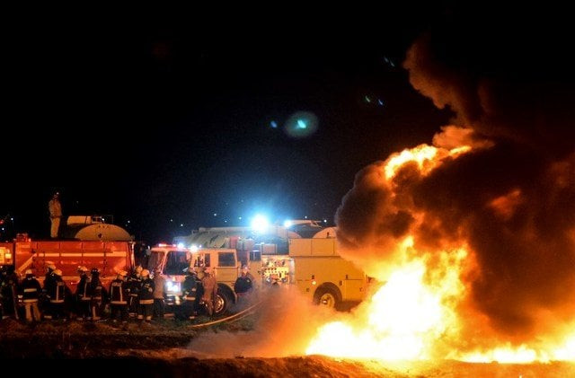 firefighters are working at extinguishing the fire at the scene of a massive blaze trigerred by a leaky pipeline in tlahuelilpan hidalgo state on january 19 2019 photo afp firefighters are working at extinguishing the fire at the scene of a massive blaze trigerred by a leaky pipeline in tlahuelilpan hidalgo state on january 19 2019 photo afp