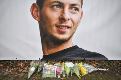 nantes coach fans in tears over disappearance of sala