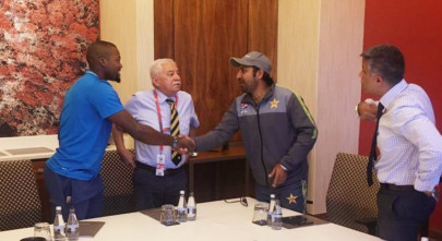sarfraz apologises to phehlukwayo in person sarfraz apologises to phehlukwayo in person