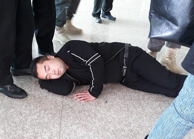 two chinese nationals lie down on floor blocking exit of international arrivals lounge at islamabad airport photo express two chinese nationals lie down on floor blocking exit of international arrivals lounge at islamabad airport photo express