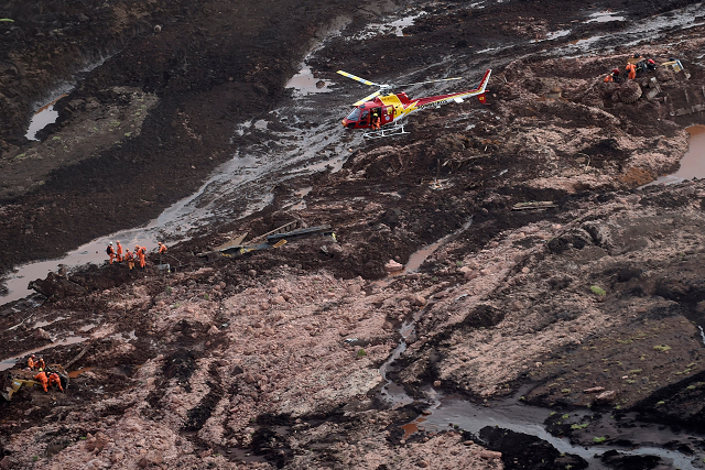 a dam collapse in southeast brazil unleashed a torrent of mud on a riverside town and surrounding farmland friday destroying houses leaving 200 people missing and raising fears of a number of deaths photo afp