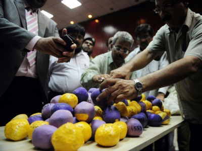 three drug peddlers nabbed three drug peddlers nabbed