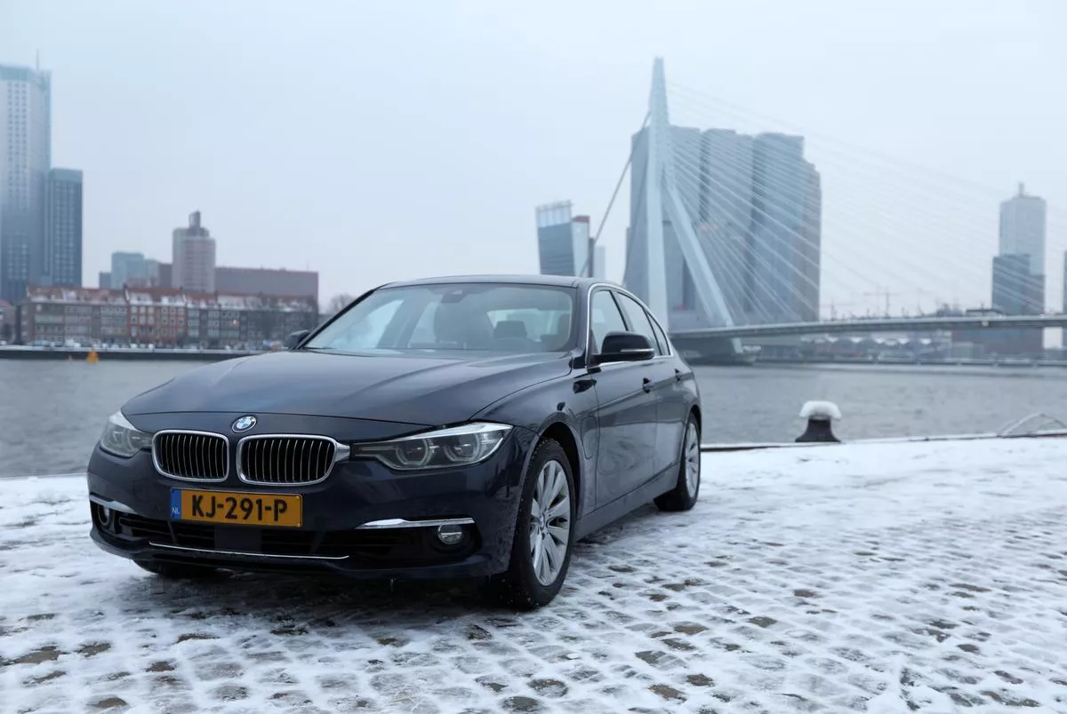 seeking thrifty ways to cut pollution rotterdam links up with hybrid bmw owners photo reuters seeking thrifty ways to cut pollution rotterdam links up with hybrid bmw owners photo reuters