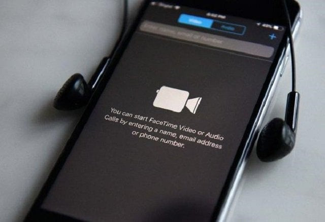 the facetime bug could also give a caller access to a live feed of the recipient s camera photo afp the facetime bug could also give a caller access to a live feed of the recipient s camera photo afp