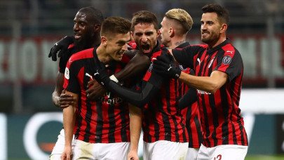 piatek scores twice as milan beat napoli to reach coppa semis