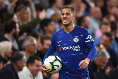 hazard can leave chelsea if he wants says sarri