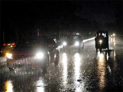 weather turns cold after rainfall in karachi