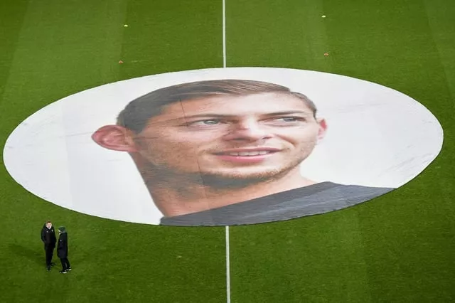 stadium stewards display a portrait of argentinian forward emilianio sala whose plane disappeared over the channel islands over a week prior in the middle of the pitch before the french l1 football match between nantes fcn and saint etienne asse at the la beaujoire stadium in nantes photo afp stadium stewards display a portrait of argentinian forward emilianio sala whose plane disappeared over the channel islands over a week prior in the middle of the pitch before the french l1 football match between nantes fcn and saint etienne asse at the la beaujoire stadium in nantes photo afp