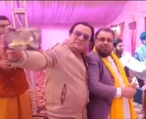 mufti qavi at an event in multan screen grab mufti qavi at an event in multan screen grab
