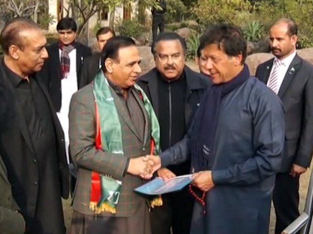 ex apml chairman meets prime minister imran khan in islamabad screengrab ex apml chairman meets prime minister imran khan in islamabad screengrab