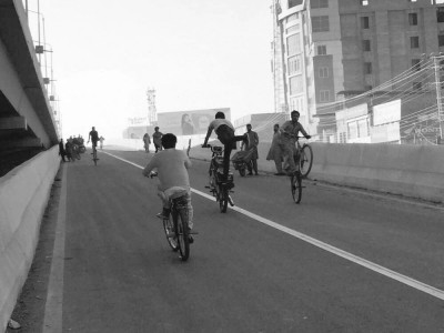 idle peshawar brt corridors turned into stunt area by youngsters