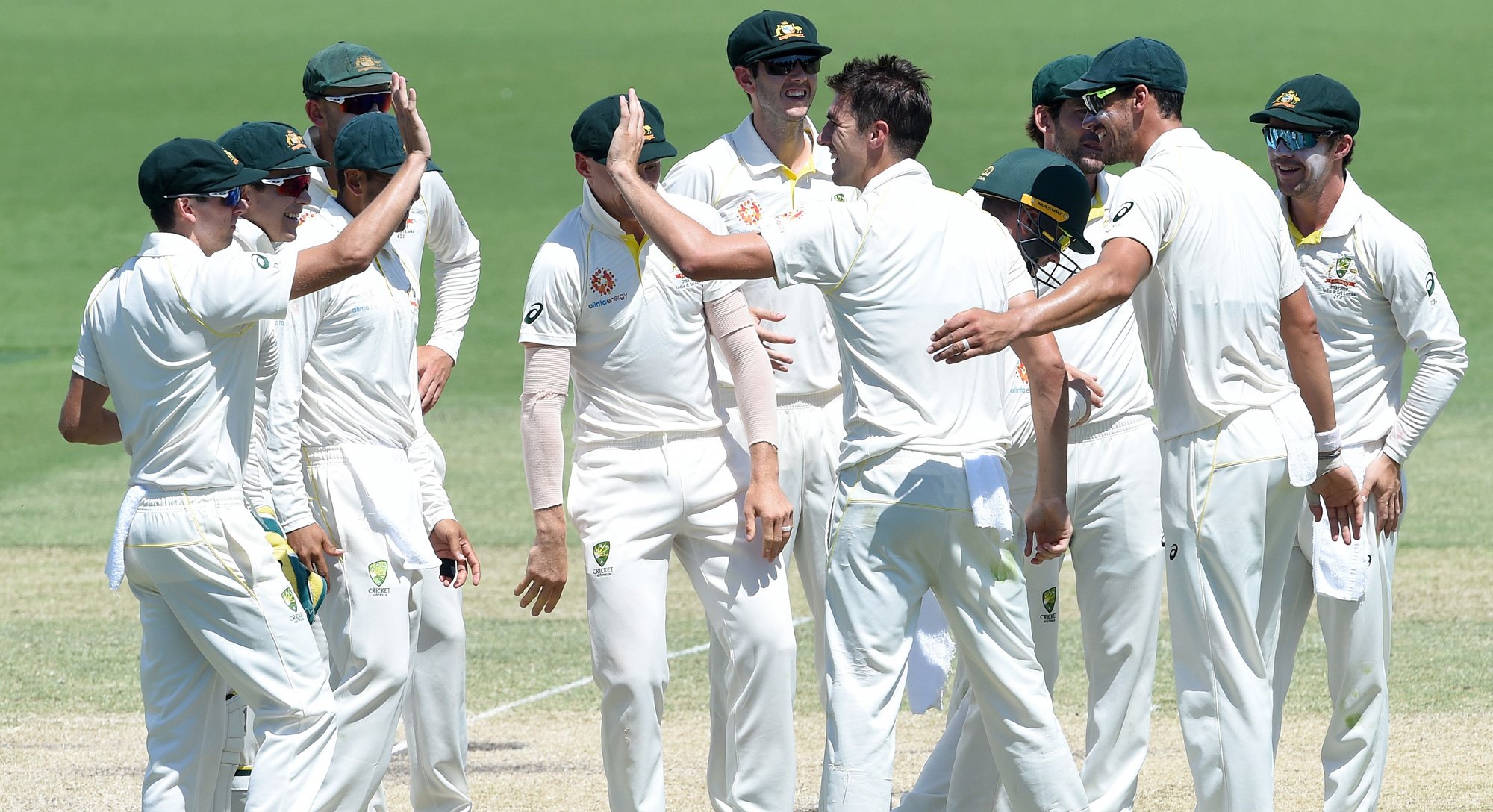 australia beat sri lanka by 366 runs to win second test and series