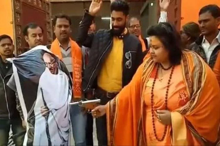 pooja pandey shooting at an effigy of indian freedom fighter gandhi screen grab pooja pandey shooting at an effigy of indian freedom fighter gandhi screen grab