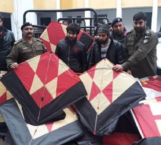 two kite makers arrested banned items were being sent for basant festival in dubai photo express two kite makers arrested banned items were being sent for basant festival in dubai photo express