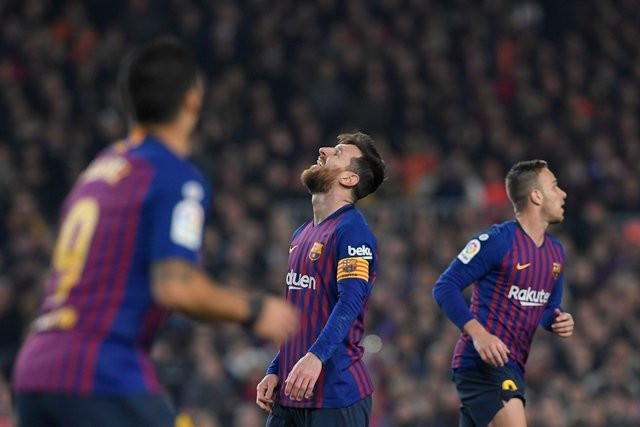 barcelona 039 s argentinian forward lionel messi c reacts during the spanish copa del rey king 039 s cup semi final first leg football match between fc barcelona and real madrid cf at the camp nou stadium photo afp barcelona 039 s argentinian forward lionel messi c reacts during the spanish copa del rey king 039 s cup semi final first leg football match between fc barcelona and real madrid cf at the camp nou stadium photo afp