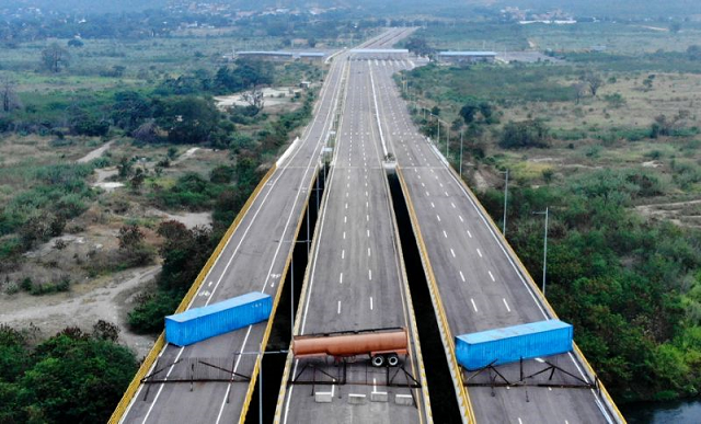 venezuelan troops blocked tienditas bridge on the colombia border with containers to stop a humanitarian aid shipment from reaching the capital photo afp venezuelan troops blocked tienditas bridge on the colombia border with containers to stop a humanitarian aid shipment from reaching the capital photo afp