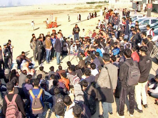 scores of aspiring students turned up for the free session announced by it expert ziaullah khan through his facebook page on february 3 the session was held at sea view beach photo express scores of aspiring students turned up for the free session announced by it expert ziaullah khan through his facebook page on february 3 the session was held at sea view beach photo express