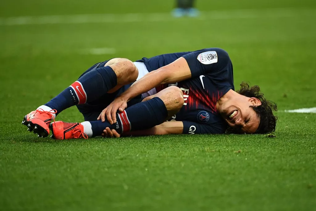 cavani appeared to hurt his leg while taking the penalty three minutes before half time that gave psg a 1 0 win over bordeaux at the parc des princes in ligue 1 photo afp cavani appeared to hurt his leg while taking the penalty three minutes before half time that gave psg a 1 0 win over bordeaux at the parc des princes in ligue 1 photo afp