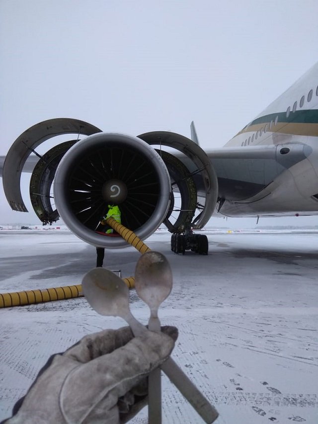 pia engineers fix grounded aircraft in norway s freezing temperatures