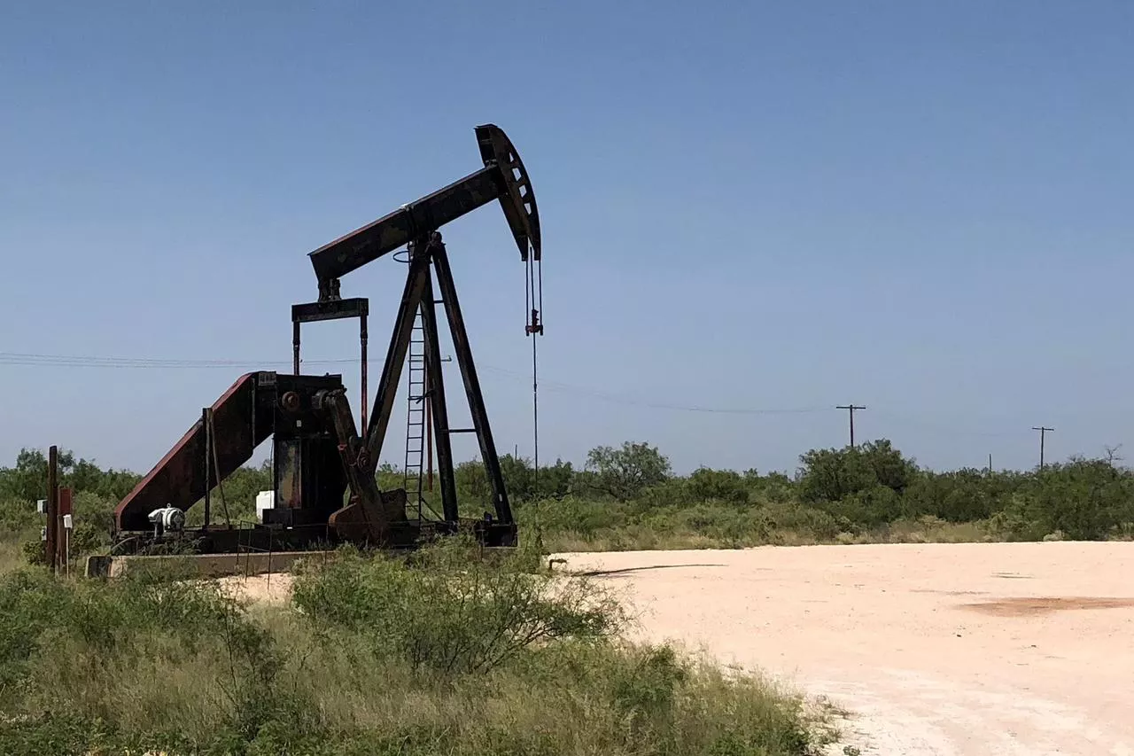 us energy firms increase oil rigs for second time in three weeks photo reuters