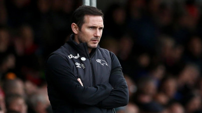 lampard refuses to consider chelsea talk