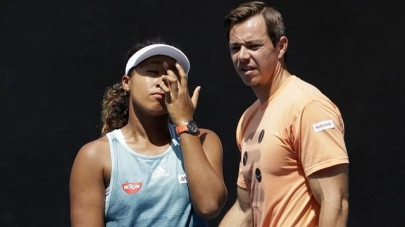 world number one osaka in shock split with coach