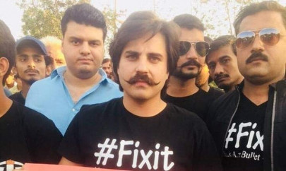 fixit founder mna alamgir khan booked for befouling cm house gate