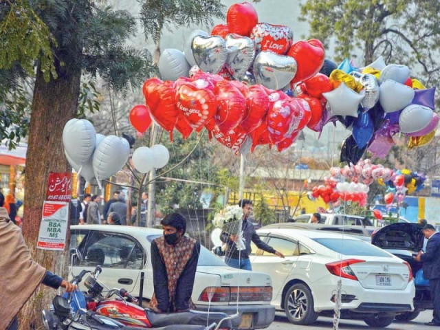 vendors sell decorated baloons at a market in sector f 6 islamabad photo online vendors sell decorated baloons at a market in sector f 6 islamabad photo online