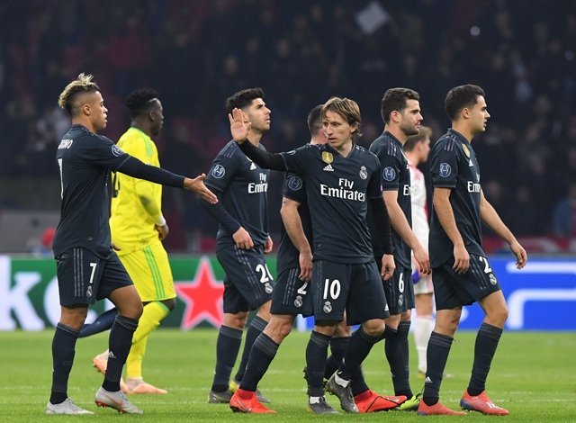 real madrid 039 s croatian midfielder luka modric celebrates with his teammates after winning the uefa champions league round of 16 first leg football match between ajax amsterdam and real madrid at the johan cruijff arena photo afp